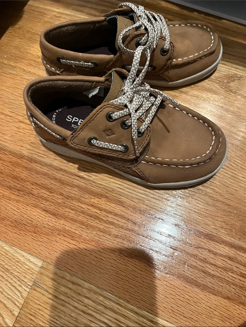 Sperry Kids Tan Leather Moccasin Boat Shoes with Contrast Laces size 9.5m
